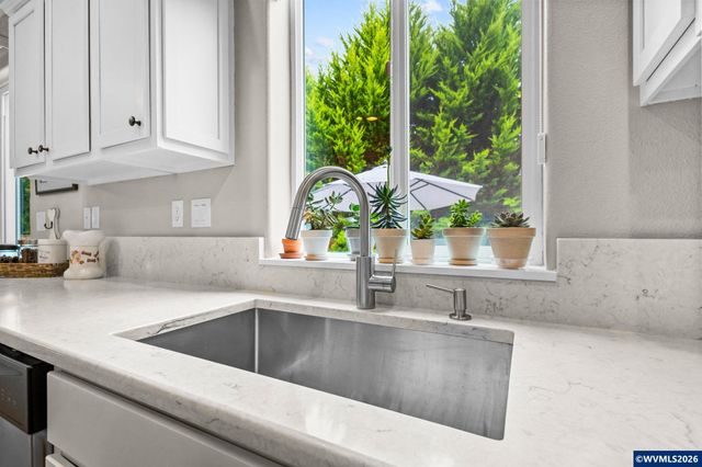 3065 Elliot St NW, Salem, OR 97304