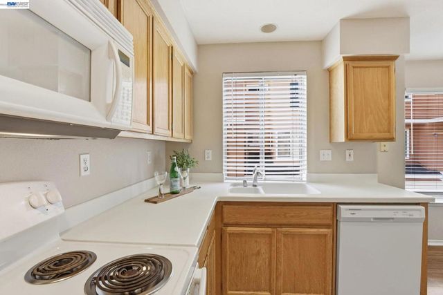 9003 Falcon St, Danville, CA 94506