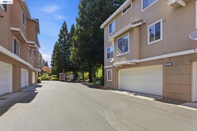 9003 Falcon St, Danville, CA 94506