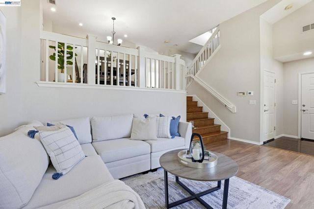 9003 Falcon St, Danville, CA 94506