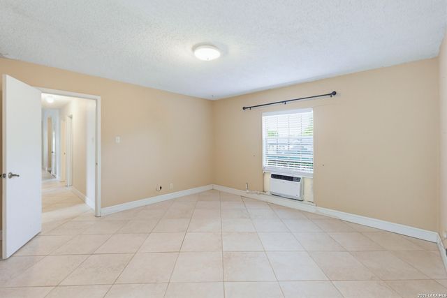 6430 RIDGE FOREST DR, San Antonio, TX 78233