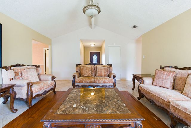 6430 RIDGE FOREST DR, San Antonio, TX 78233