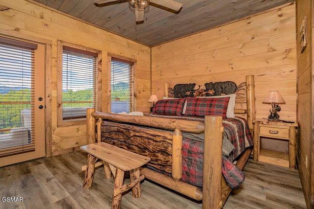 859 Sourwood Drive, Gatlinburg, TN 37738