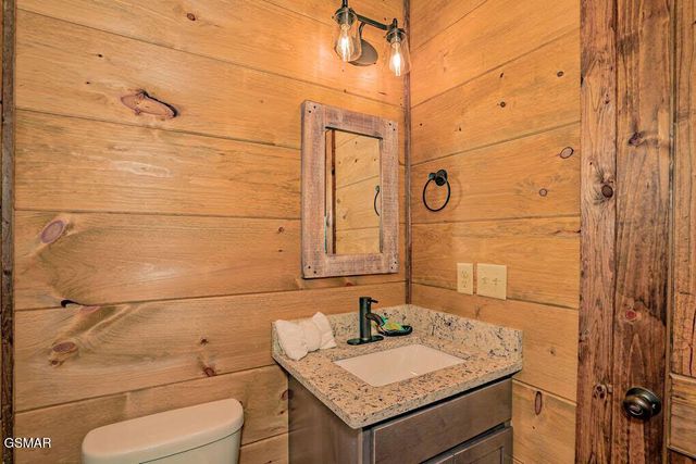 859 Sourwood Drive, Gatlinburg, TN 37738