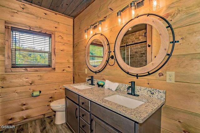 859 Sourwood Drive, Gatlinburg, TN 37738