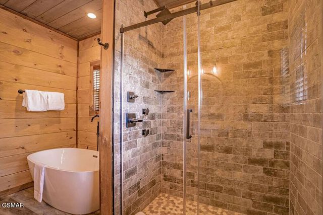 859 Sourwood Drive, Gatlinburg, TN 37738