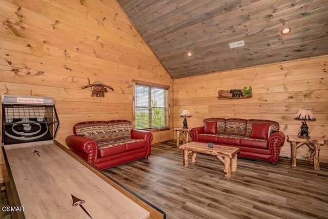 859 Sourwood Drive, Gatlinburg, TN 37738