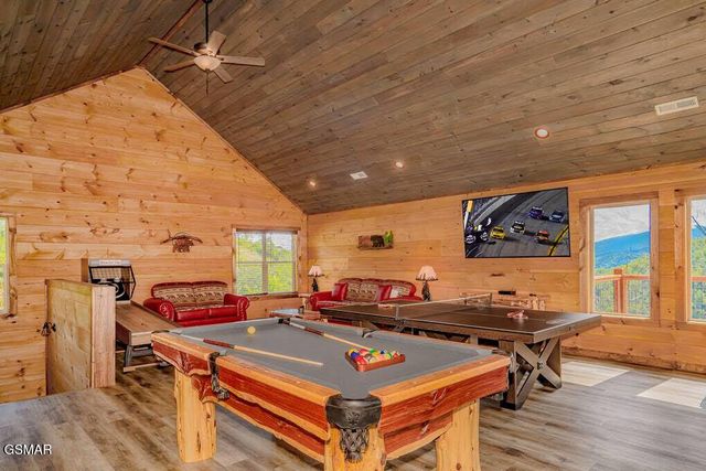 859 Sourwood Drive, Gatlinburg, TN 37738