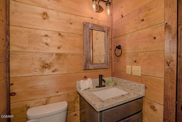 859 Sourwood Drive, Gatlinburg, TN 37738