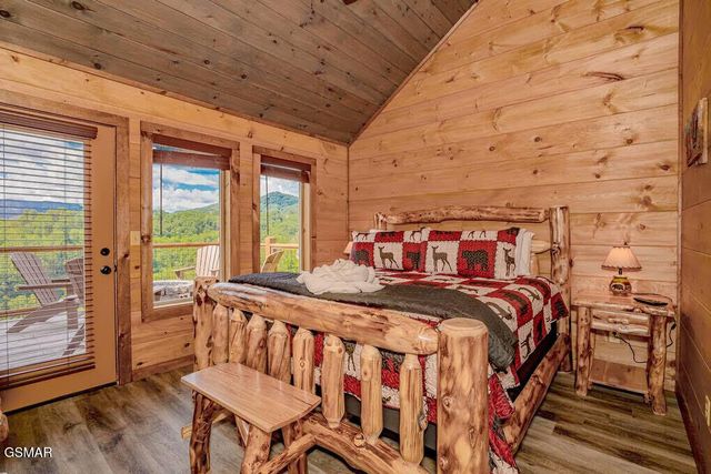 859 Sourwood Drive, Gatlinburg, TN 37738