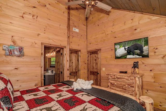 859 Sourwood Drive, Gatlinburg, TN 37738