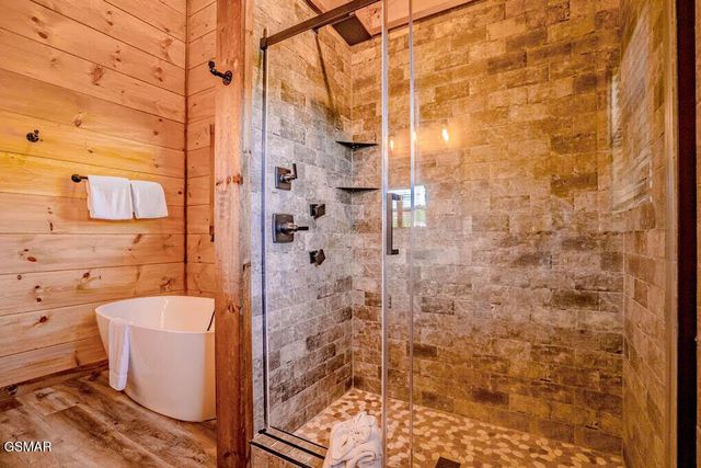 859 Sourwood Drive, Gatlinburg, TN 37738