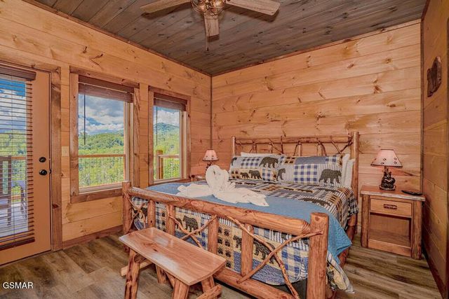 859 Sourwood Drive, Gatlinburg, TN 37738
