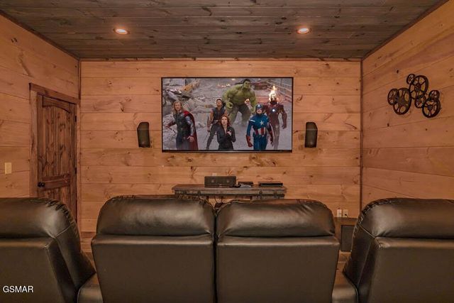 859 Sourwood Drive, Gatlinburg, TN 37738