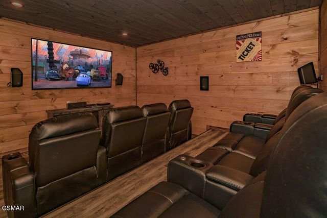 859 Sourwood Drive, Gatlinburg, TN 37738