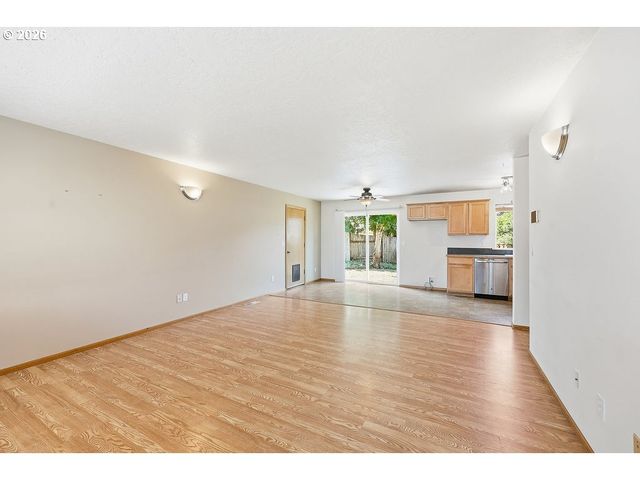 196 S 72ND St, Springfield, OR 97478