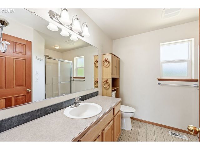 196 S 72ND St, Springfield, OR 97478