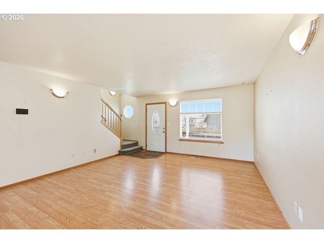 196 S 72ND St, Springfield, OR 97478
