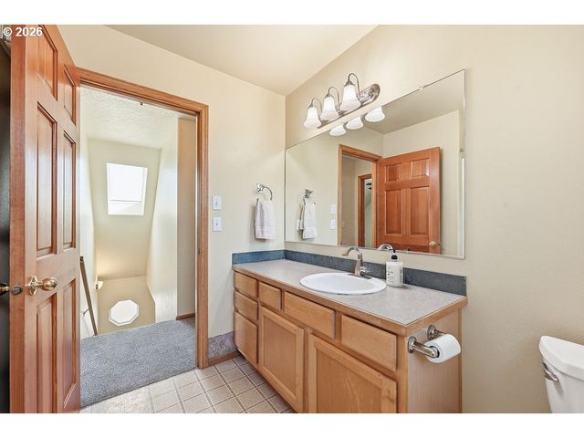196 S 72ND St, Springfield, OR 97478
