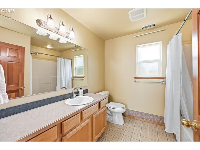 196 S 72ND St, Springfield, OR 97478