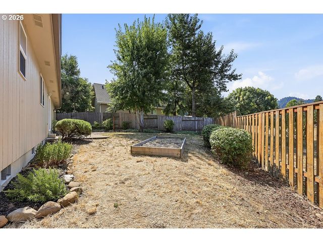 196 S 72ND St, Springfield, OR 97478