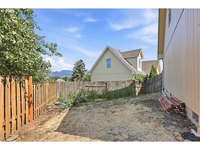 196 S 72ND St, Springfield, OR 97478