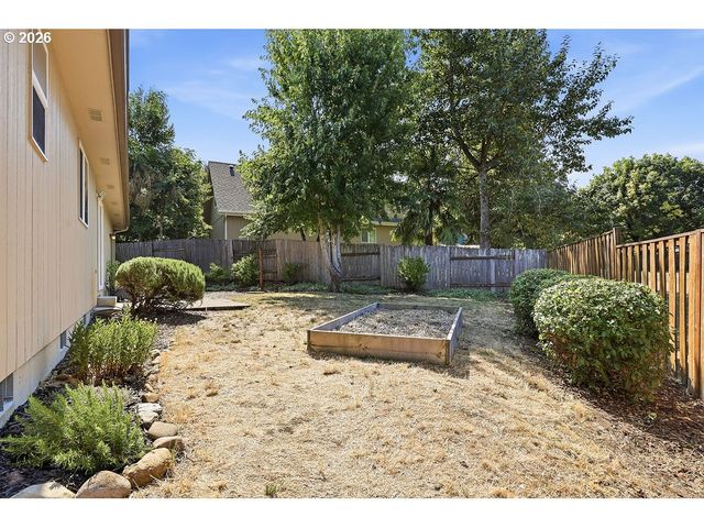 196 S 72ND St, Springfield, OR 97478