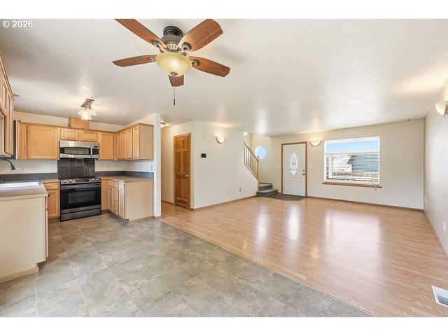 196 S 72ND St, Springfield, OR 97478