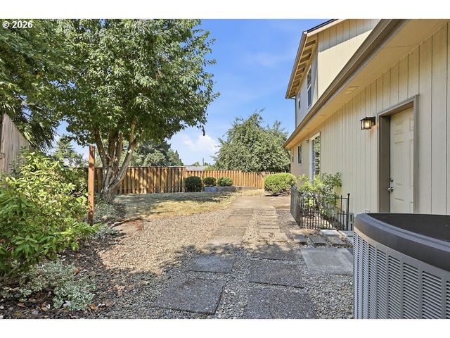 196 S 72ND St, Springfield, OR 97478