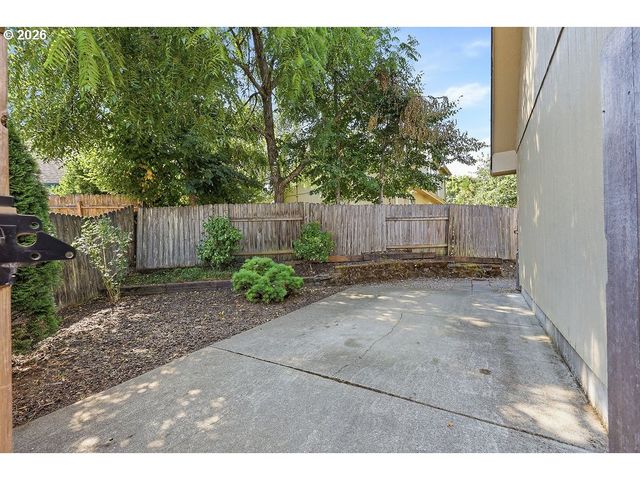196 S 72ND St, Springfield, OR 97478