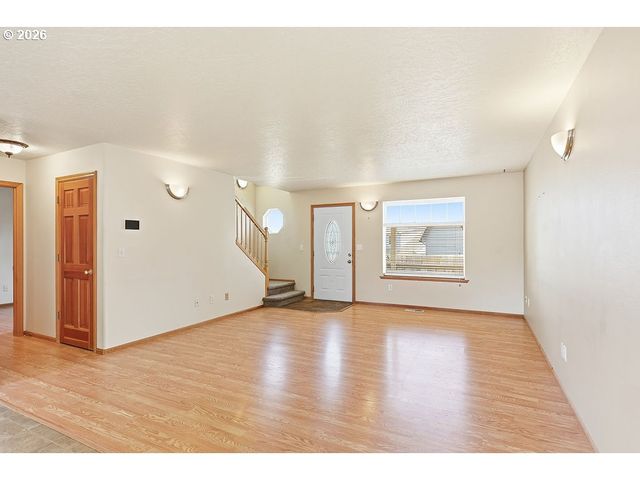 196 S 72ND St, Springfield, OR 97478