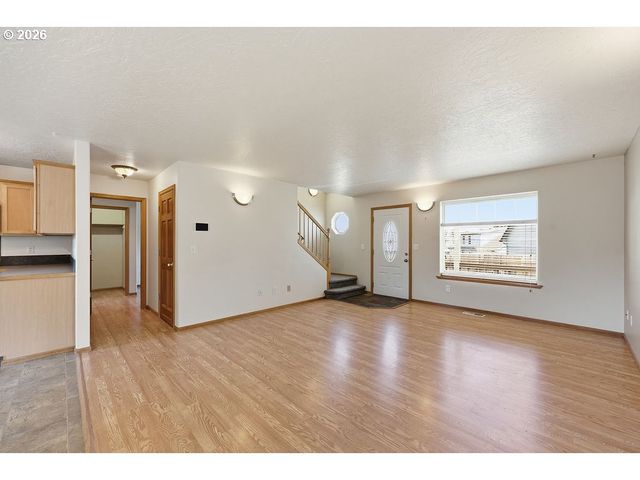 196 S 72ND St, Springfield, OR 97478