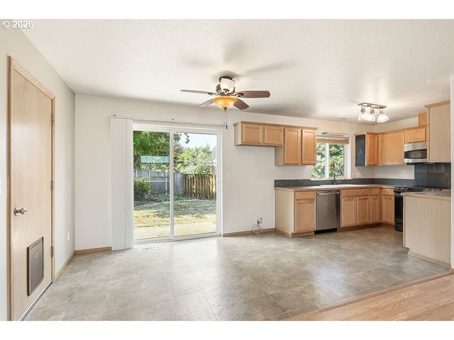 196 S 72ND St, Springfield, OR 97478