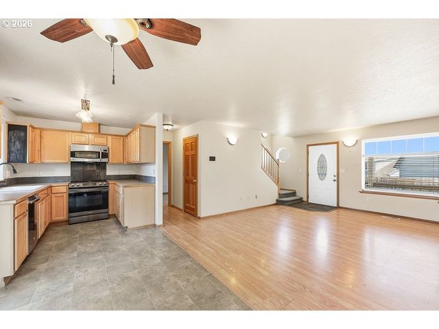 196 S 72ND St, Springfield, OR 97478