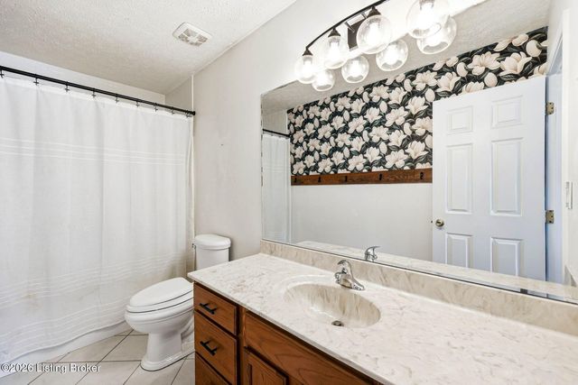 6627 Sun Ray Dr, Louisville, KY 40272
