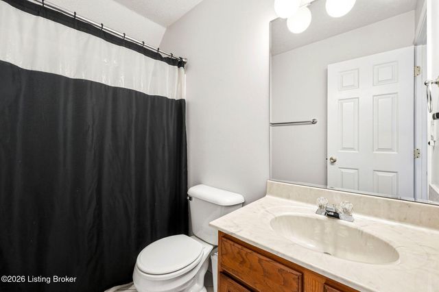 6627 Sun Ray Dr, Louisville, KY 40272