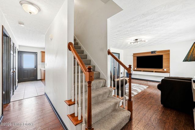 6627 Sun Ray Dr, Louisville, KY 40272