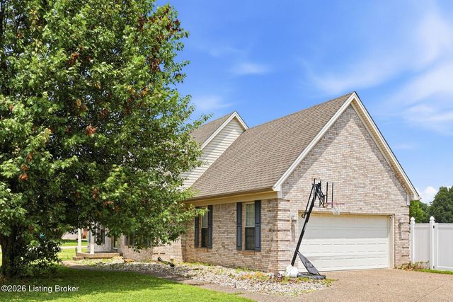 6627 Sun Ray Dr, Louisville, KY 40272