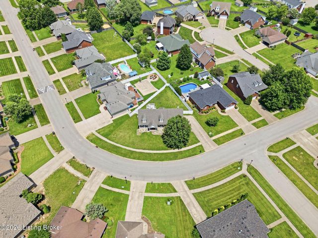 6627 Sun Ray Dr, Louisville, KY 40272