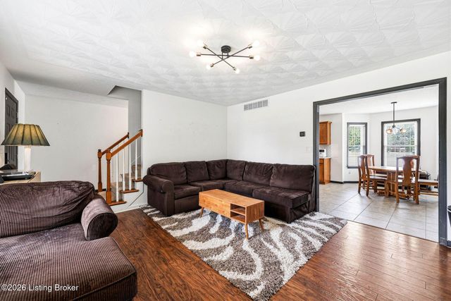 6627 Sun Ray Dr, Louisville, KY 40272