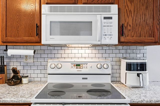 6627 Sun Ray Dr, Louisville, KY 40272
