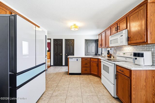 6627 Sun Ray Dr, Louisville, KY 40272