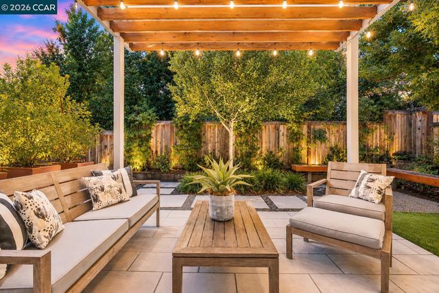 18 Brookstone Ln, Danville, CA 94526