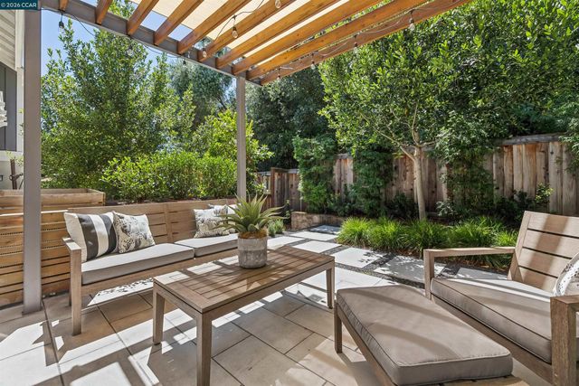18 Brookstone Ln, Danville, CA 94526