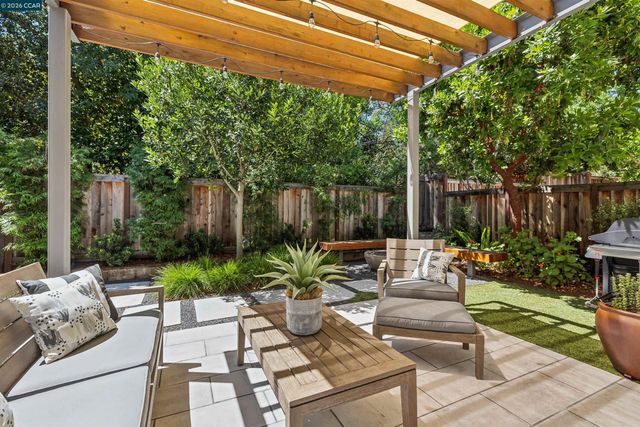 18 Brookstone Ln, Danville, CA 94526