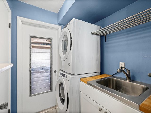 1090 MCFARLAND STREET, Dunedin, FL 34698