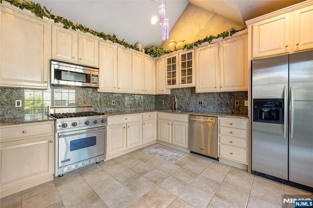 19 Sherbrooke Court 27, Saddle River, NJ 07458