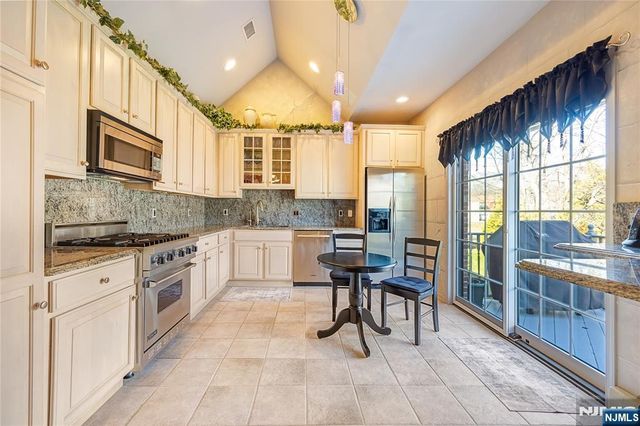 19 Sherbrooke Court 27, Saddle River, NJ 07458