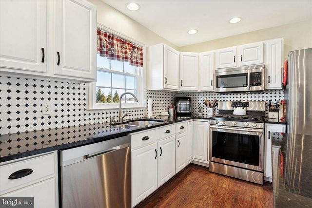 815 CHESTNUT HILL RD, Parkesburg, PA 19365