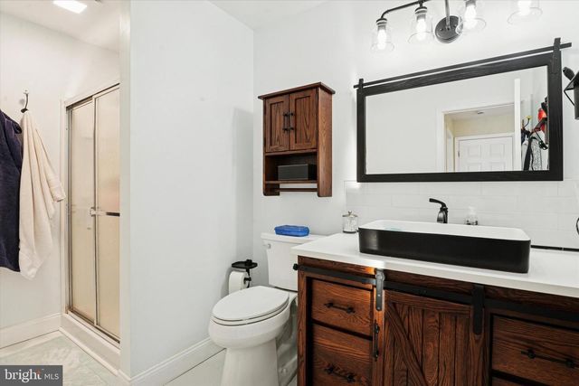 815 CHESTNUT HILL RD, Parkesburg, PA 19365